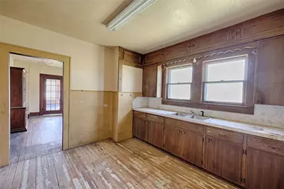 820 W Fairwinds Street, Hallettsville, TX 77964 - Photo 8