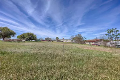 820 W Fairwinds Street, Hallettsville, TX 77964 - Photo 32