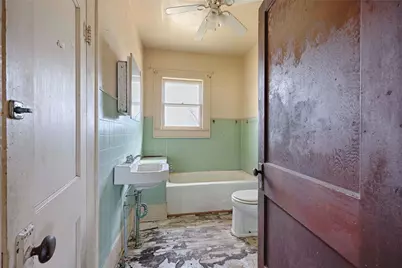 820 W Fairwinds Street, Hallettsville, TX 77964 - Photo 14