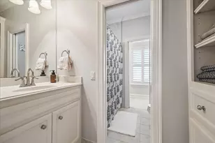 24 Hackberry Ln, Houston, TX 77027 - Photo 22