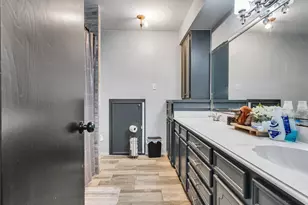 925 N Amy Dr, Deer Park, TX 77536 - Photo 14