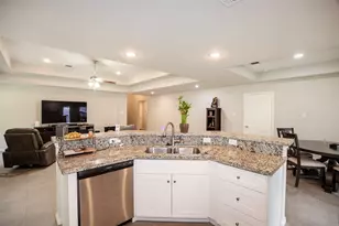 526 N 2nd St, La Porte, TX 77571 - Photo 10