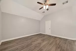 1027 S Wellsford Dr, Pearland, TX 77584 - Photo 10