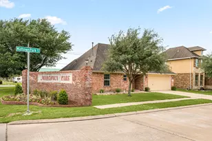195 Midtown Park Dr, Alvin, TX 77511 - Photo 4