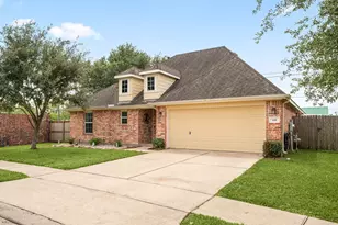 195 Midtown Park Dr, Alvin, TX 77511 - Photo 2