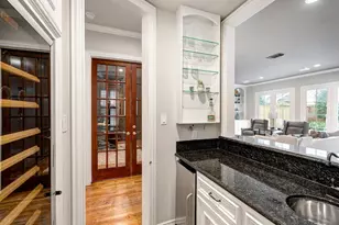 2925 Nottingham St, West University Place, TX 77005 - Photo 10