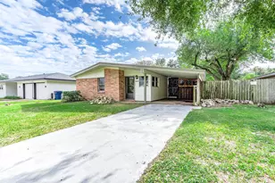 2809 5th Ave N, Texas City, TX 77590 - Photo 2