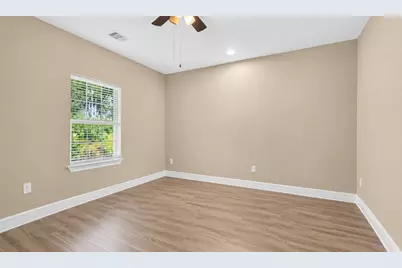 2504 W Green Briar Drive, Huntsville, TX 77340 - Photo 16