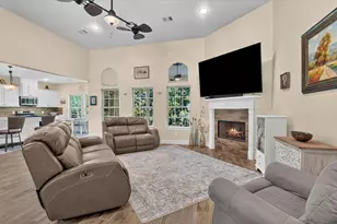 2504 W Greenbriar Dr, Huntsville, TX 77340 - Photo 6