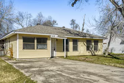315 Acacia Street, Lake Jackson, TX 77566 - Photo 2