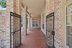 22 N Castlegreen Cir, The Woodlands, TX 77381 - Photo 4
