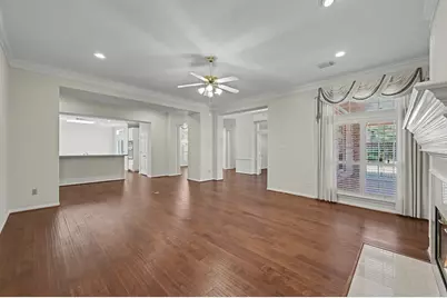 22 N Castlegreen Circle, The Woodlands, TX 77381 - Photo 16