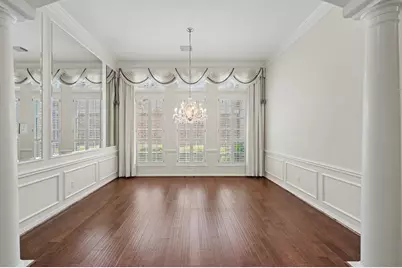 22 N Castlegreen Circle, The Woodlands, TX 77381 - Photo 10