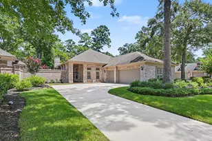 22 N Castlegreen Cir, The Woodlands, TX 77381 - Photo 2