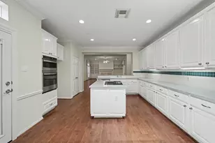 22 N Castlegreen Cir, The Woodlands, TX 77381 - Photo 22