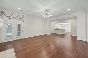 22 N Castlegreen Cir, The Woodlands, TX 77381 - Photo 16
