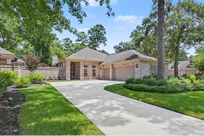22 N Castlegreen Circle, The Woodlands, TX 77381 - Photo 2