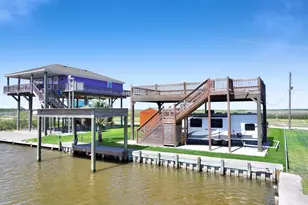 1515 Mabry St, Gilchrist, TX 77617 - Photo 4