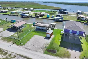 1515 Mabry St, Gilchrist, TX 77617 - Photo 12