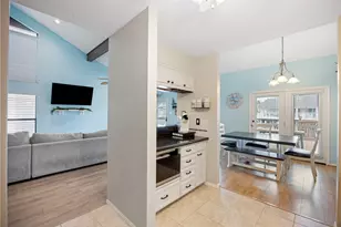 1114 Tiki Dr, Tiki Island, TX 77554 - Photo 12