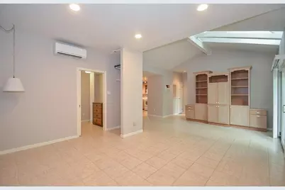 11711 Memorial Drive #304, Houston, TX 77024 - Photo 16