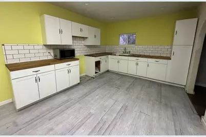 902 Burleson Street, George West, TX 78022 - Photo 6