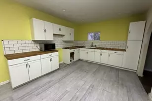 902 Burleson St, George West, TX 78022 - Photo 6