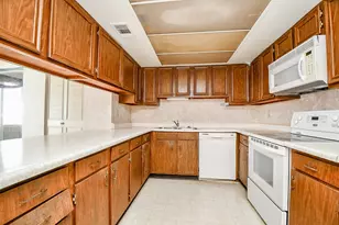 2336 Shadowdale Dr, Houston, TX 77043 - Photo 4