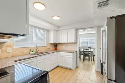 9907 Towne Tower Ln, Sugar Land, TX 77498 - Photo 8