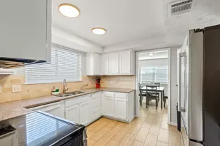 9907 Towne Tower Ln, Sugar Land, TX 77498 - Photo 8