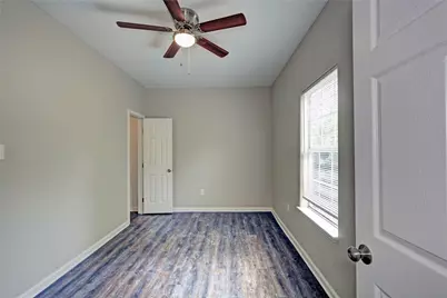 5406 Bataan Road, Houston, TX 77033 - Photo 18