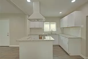 5406 Bataan Rd, Houston, TX 77033 - Photo 4