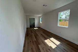 3910 Campbell St, Houston, TX 77026 - Photo 10