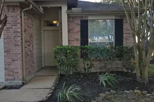 421 Abbey Ln, League City, TX 77573 - Photo 2