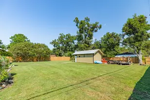 900 W Mulberry St, Angleton, TX 77515 - Photo 14