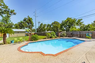 900 W Mulberry St, Angleton, TX 77515 - Photo 44