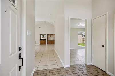 8018 Cobblefield Lane, Houston, TX 77071 - Photo 2