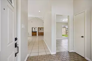 8018 Cobblefield Ln, Houston, TX 77071 - Photo 2
