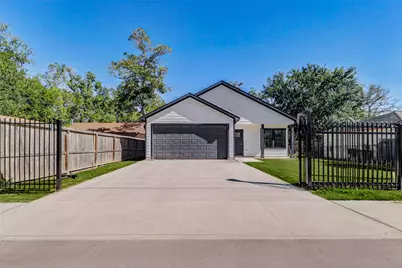 6705 Roanoke St, Houston, TX 77028 - Photo 2