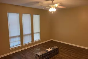 602 Briarclift Ln, Baytown, TX 77521 - Photo 6