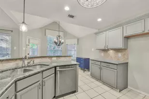 2910 Queen Victoria St, Pearland, TX 77581 - Photo 6