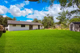 1938 Barnsley Ln, Houston, TX 77088 - Photo 16