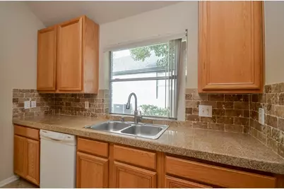 102 N Hollylaurel Circle, The Woodlands, TX 77382 - Photo 12