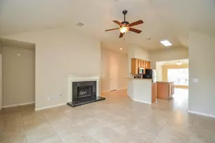 102 N Holly Laurel Cir, The Woodlands, TX 77382 - Photo 4