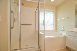 102 N Holly Laurel Cir, The Woodlands, TX 77382 - Photo 24