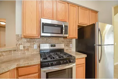 102 N Hollylaurel Circle, The Woodlands, TX 77382 - Photo 14