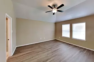 719 Chase View Dr, Bacliff, TX 77518 - Photo 8