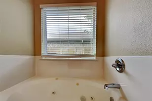 719 Chase View Dr, Bacliff, TX 77518 - Photo 10