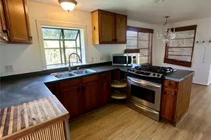 124 7th St, San Leon, TX 77539 - Photo 6