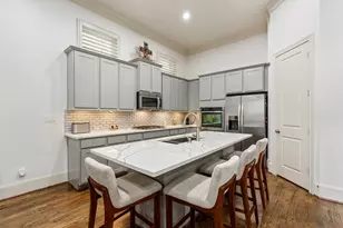 1337 W 24th St, Houston, TX 77008 - Photo 10